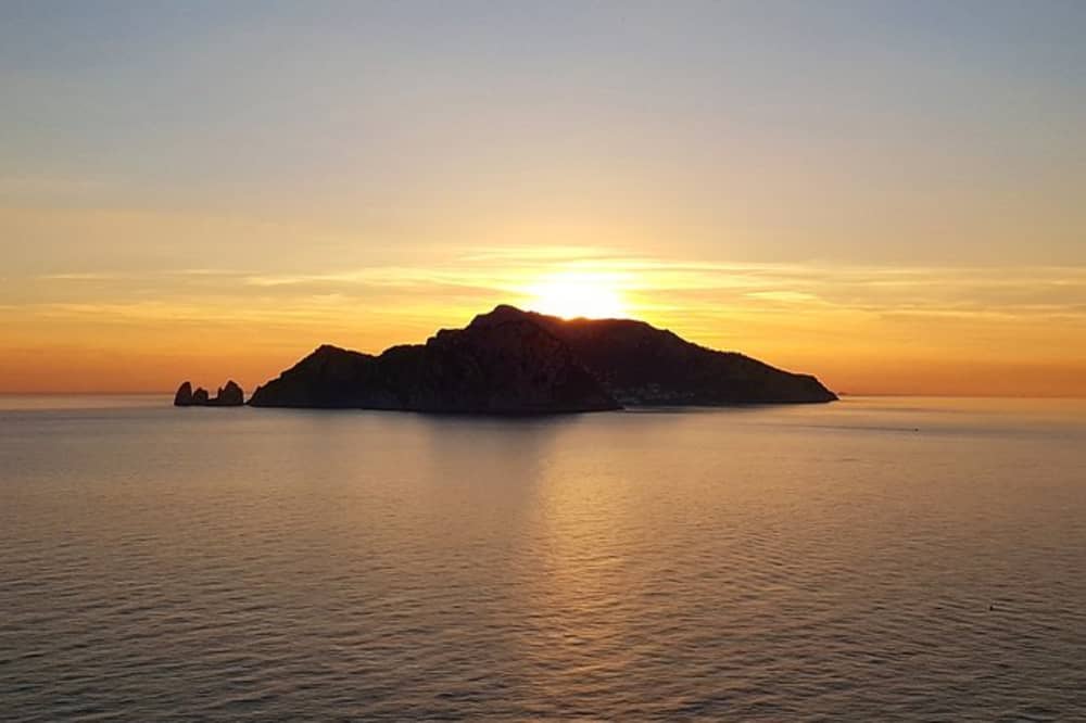 Immergiti nei colori del tramonto a Sorrento