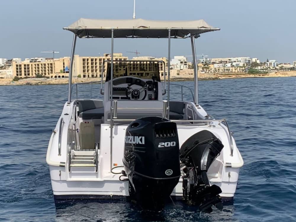 Мальта у моря: приключение на моторной лодке на целый день