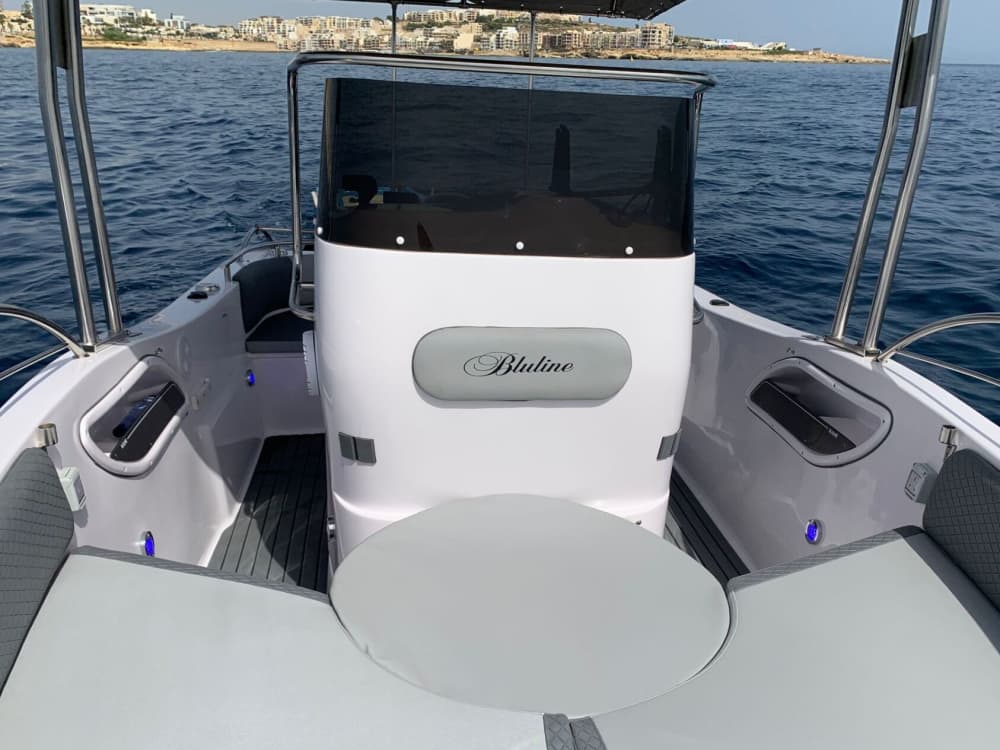 Мальта у моря: приключение на моторной лодке на целый день