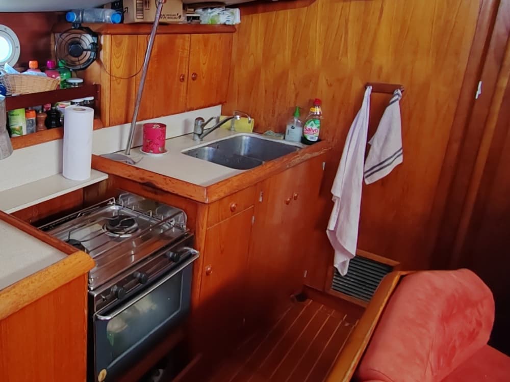 Profitez de chaque instant : une journée ensoleillée aux alentours des Anses-d'Arlet à bord d'un voilier