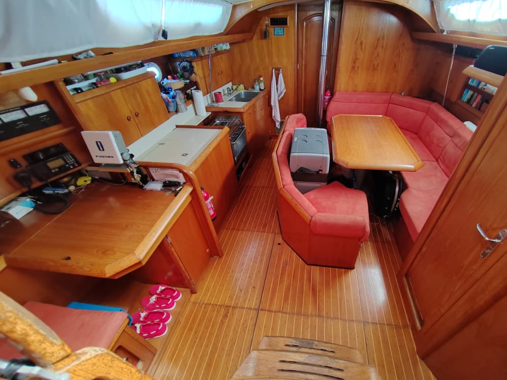 Profitez de chaque instant : une journée ensoleillée aux alentours des Anses-d'Arlet à bord d'un voilier