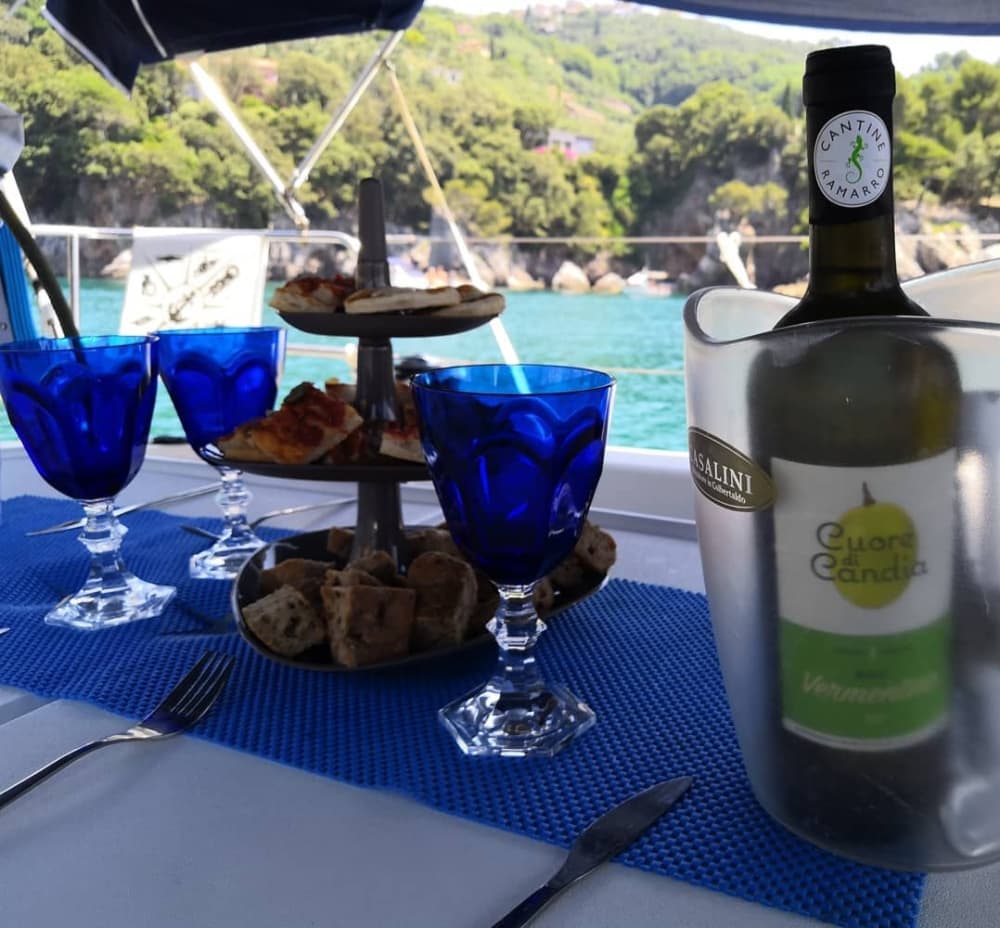 Italienische Träume beginnen auf See: Eine 7-stündige Fahrt durch das Herz von Marina di Carrara