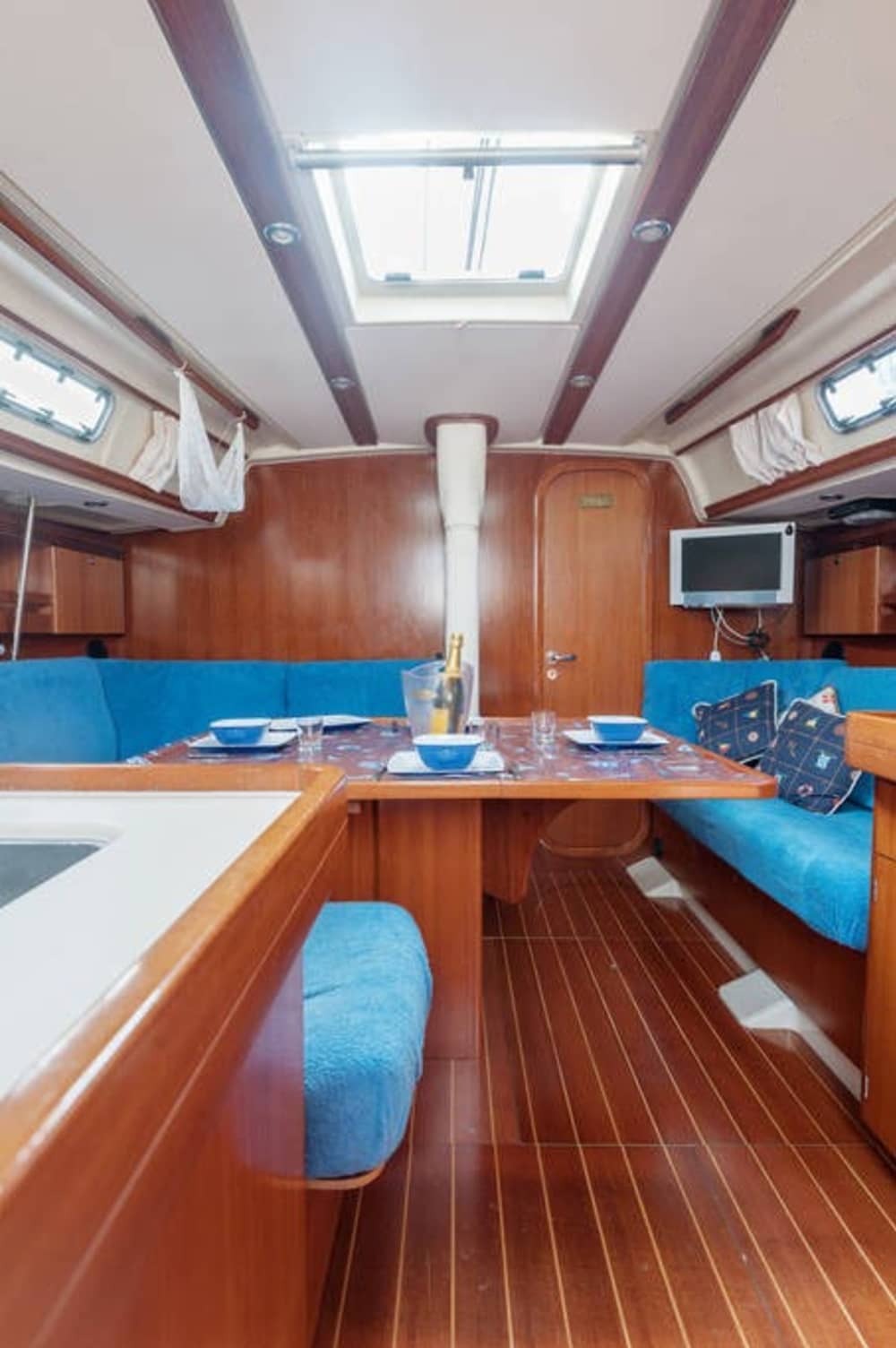 Italienische Träume beginnen auf See: Eine 7-stündige Fahrt durch das Herz von Marina di Carrara