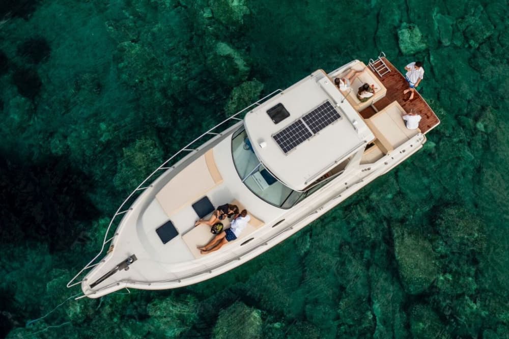 Küstenwunder: Versteckte Buchten und die Schönheit der roten Felsen ab Hvar