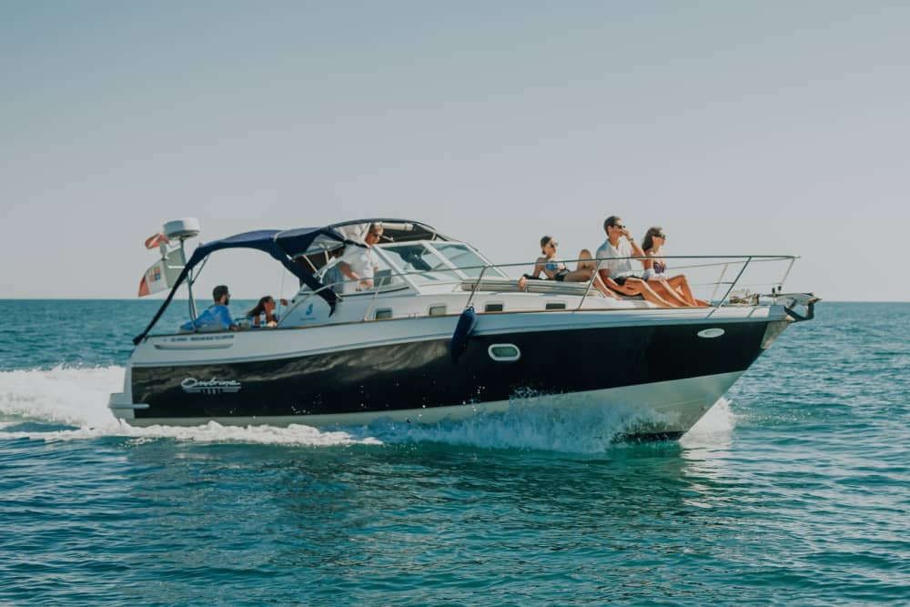 2 ore e 30 minuti a Fossacesia: noleggia una barca a motore e goditi il viaggio.