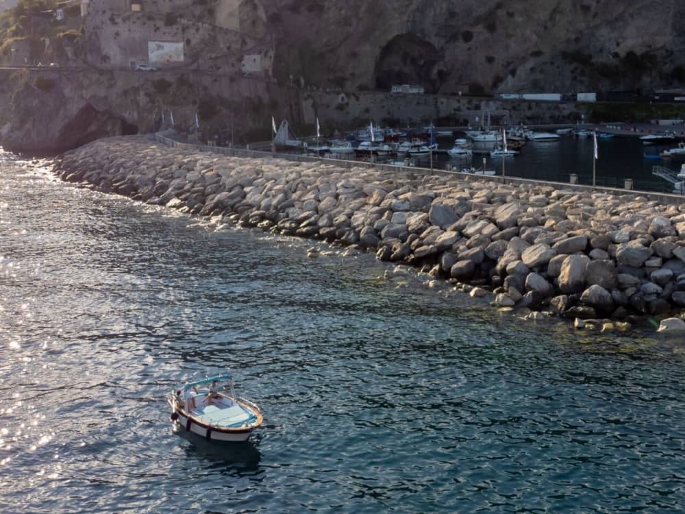 Ganztägige aufregende Kreuzfahrt an der Amalfiküste – versteckte Buchten, Dörfer und legendäre Aussichten!