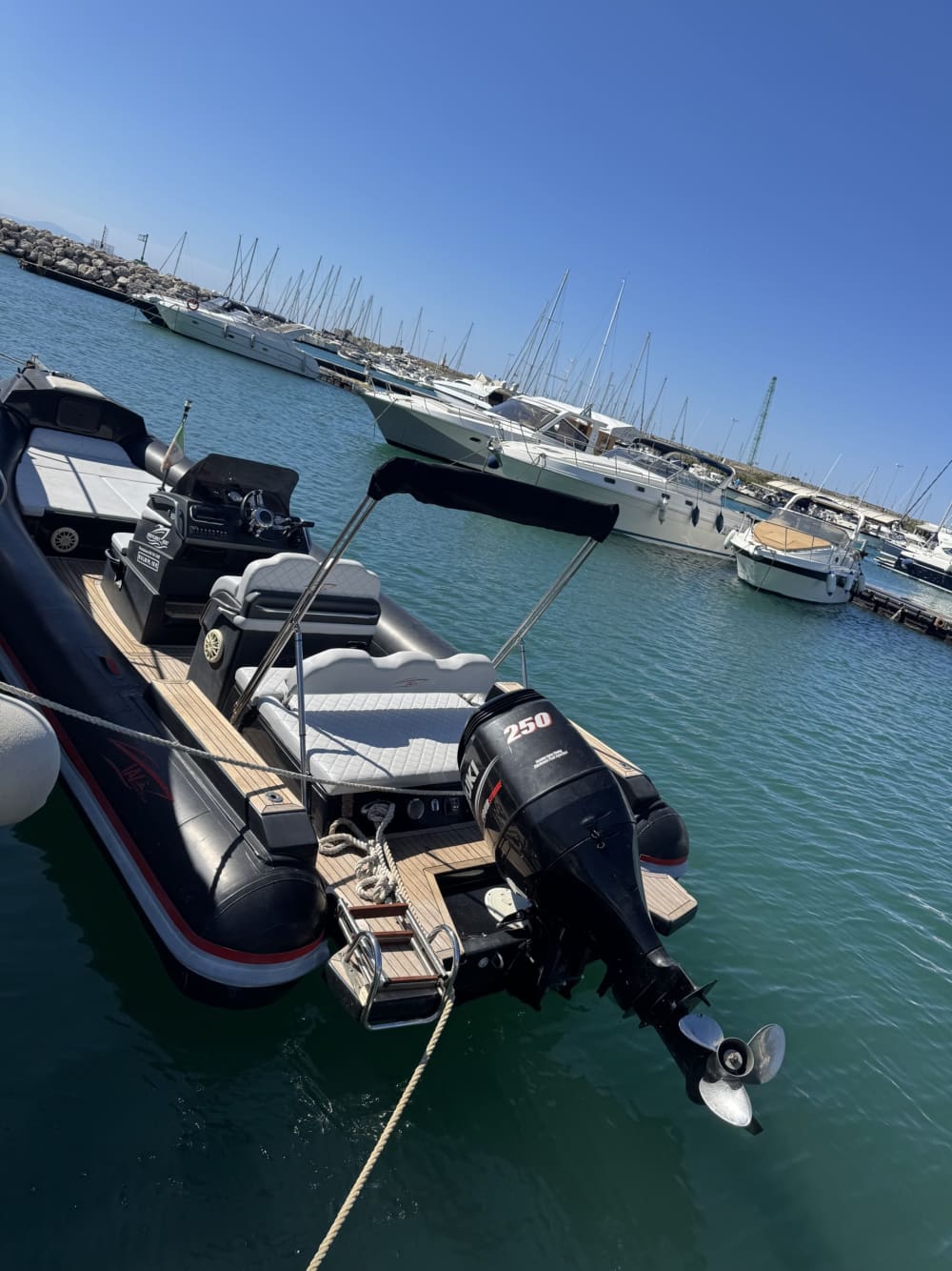 Découvrez les rivages de Salerne : une excursion d'une journée complète à bord d'un bateau à moteur