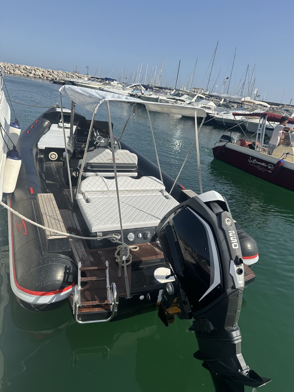 Ontdek de kust van Salerno: een complete dagtocht aan boord van een motorboot