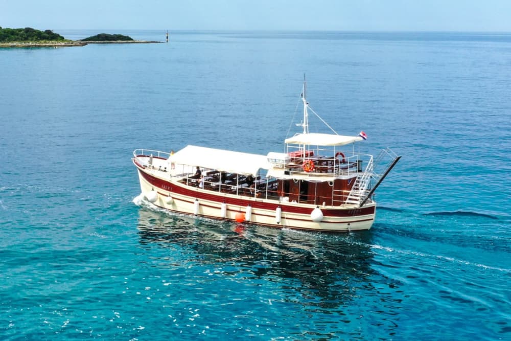 Privat båttur runt Poreč på motorbåt