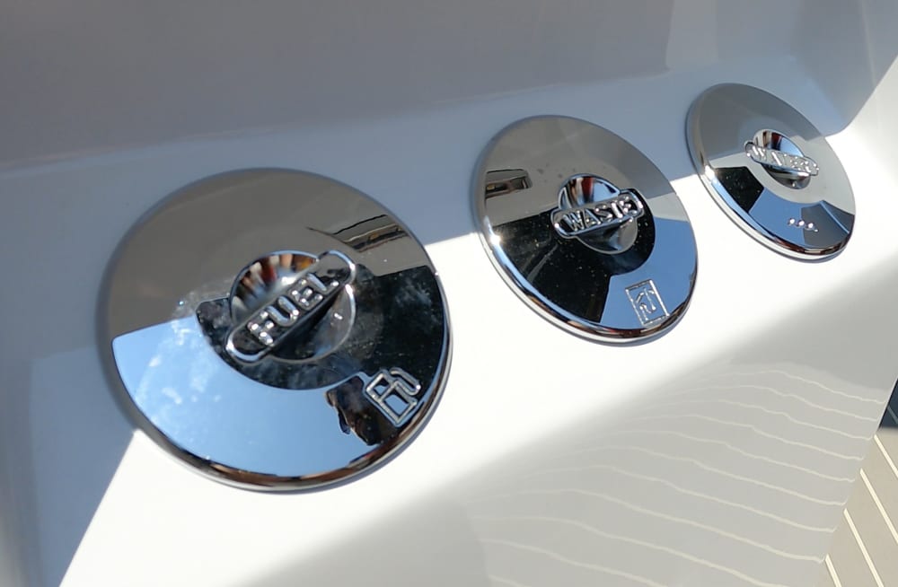 Lo mejor de Mandelieu-La Napoule está en el agua: Disfrute de un día completo en una lancha motora privada.
