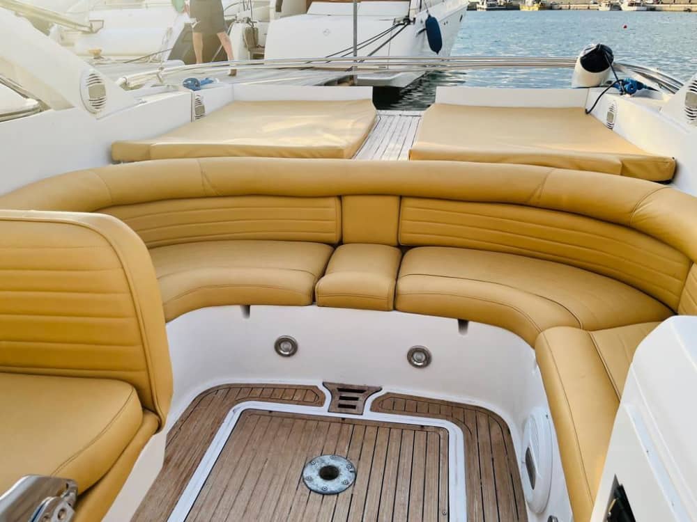 La tua giornata a Vibo Marina: noleggia una barca a motore per una giornata intera alla scoperta del mondo sottomarino.