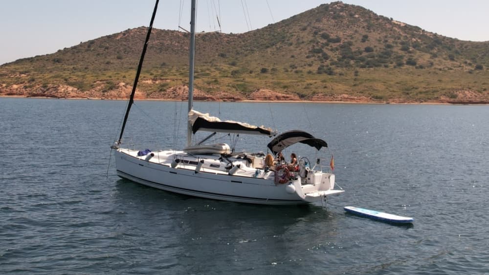 Njut av en heldags segling i La Manga på en segelbåt