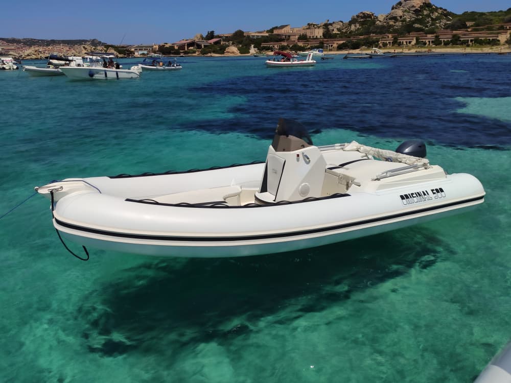 Ihr Tag in Palau: Mieten Sie ein Motorboot für einen ganzen Tag voller Entdeckungen