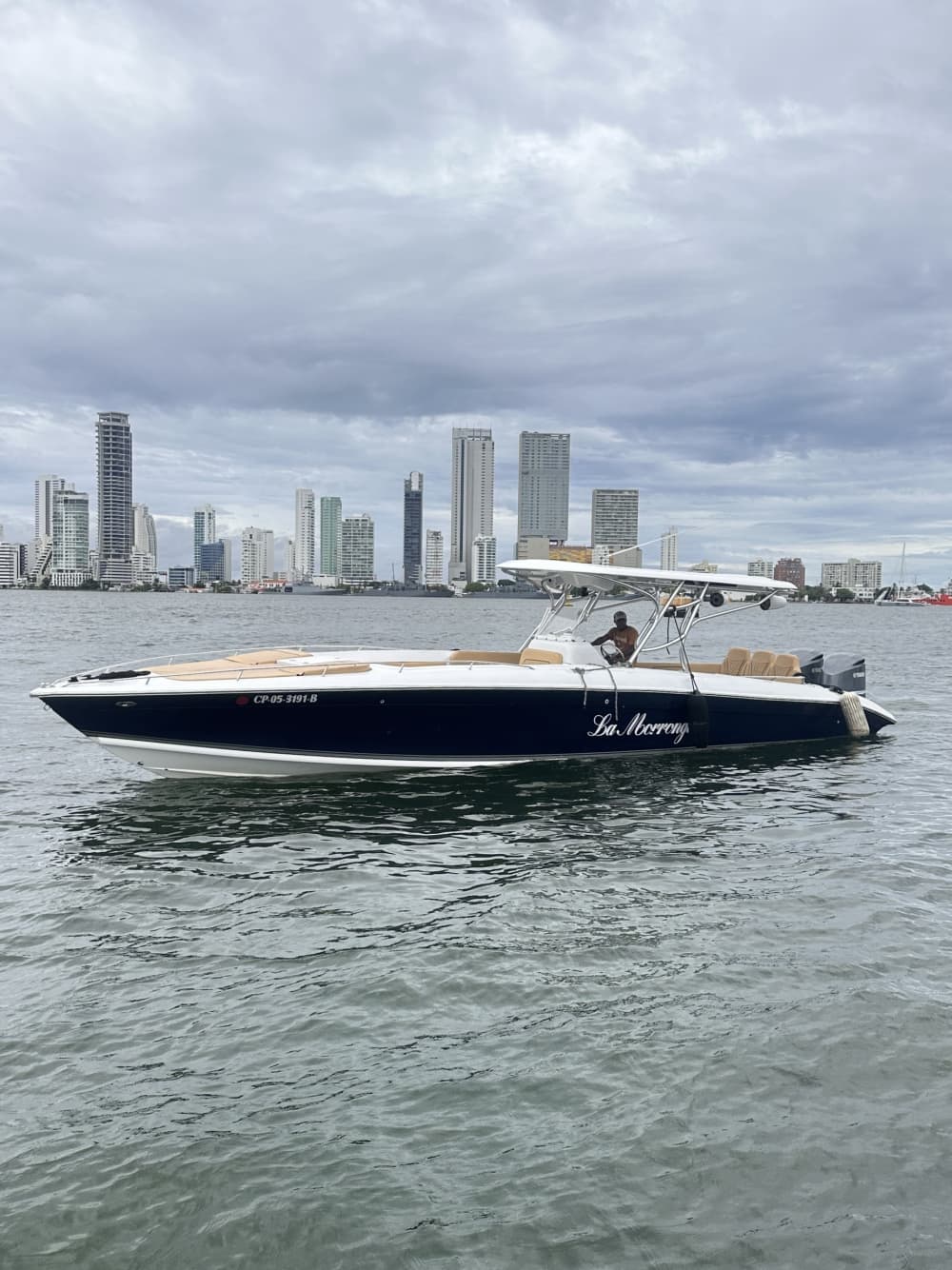 Enjoy the sunset in the bay in Cartagena (2h)