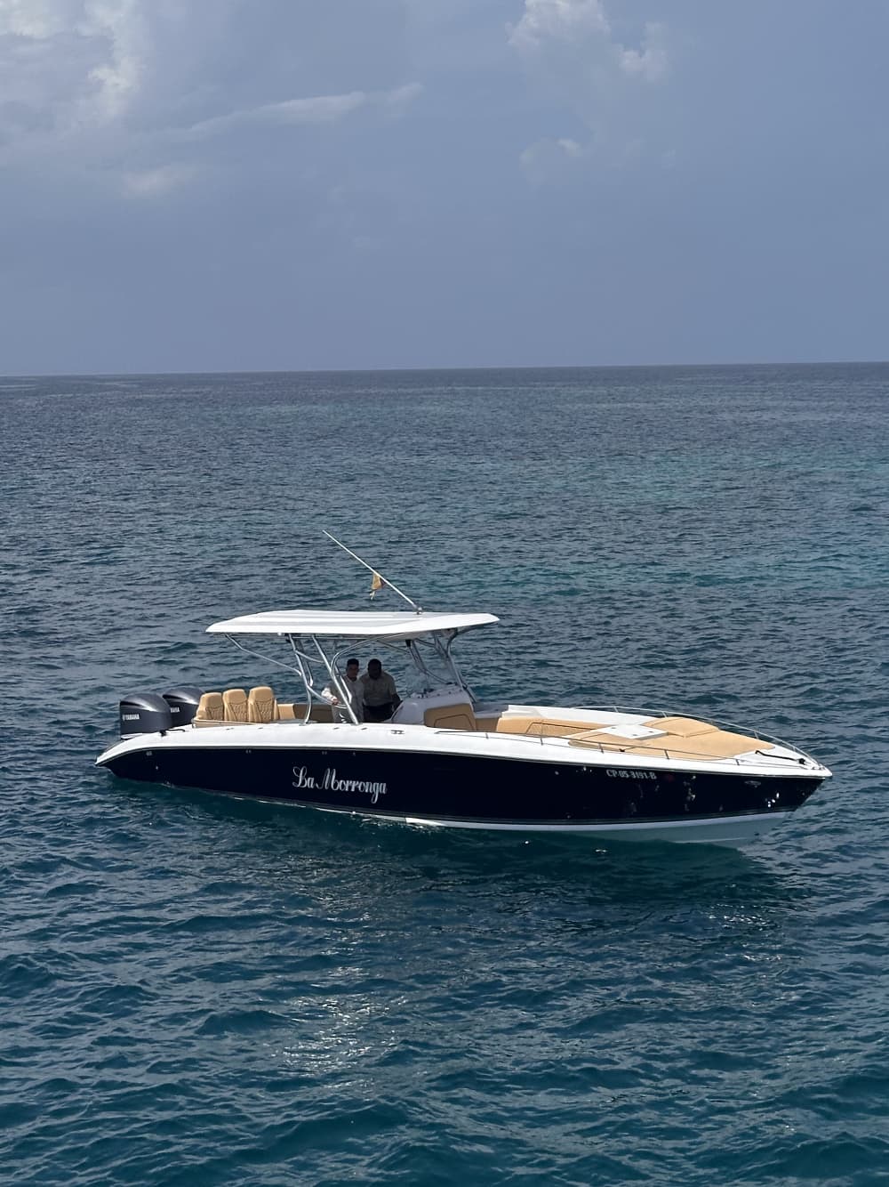 Disfruta el caribe colombiano en una lancha deportiva y rápida