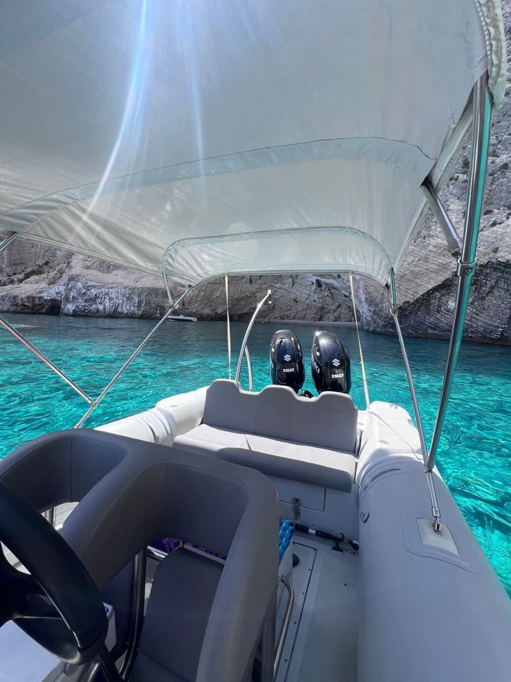 Fuga da Zante: 3 ore e 30 di relax su un motoscafo.