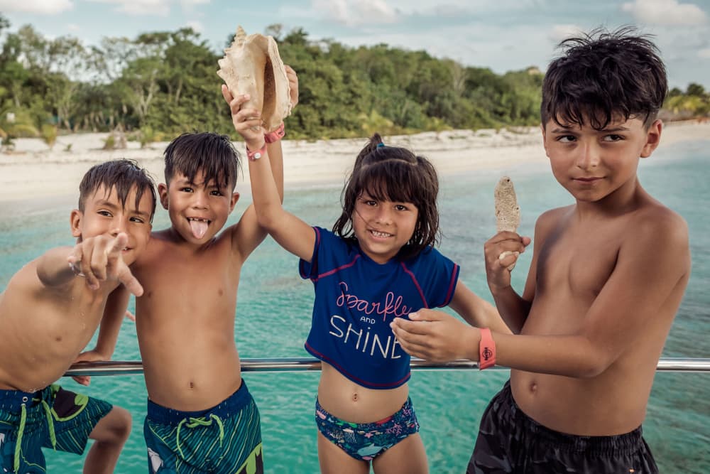 Escapada a Puerto Aventuras: 4 horas y media de relax en lancha motora.