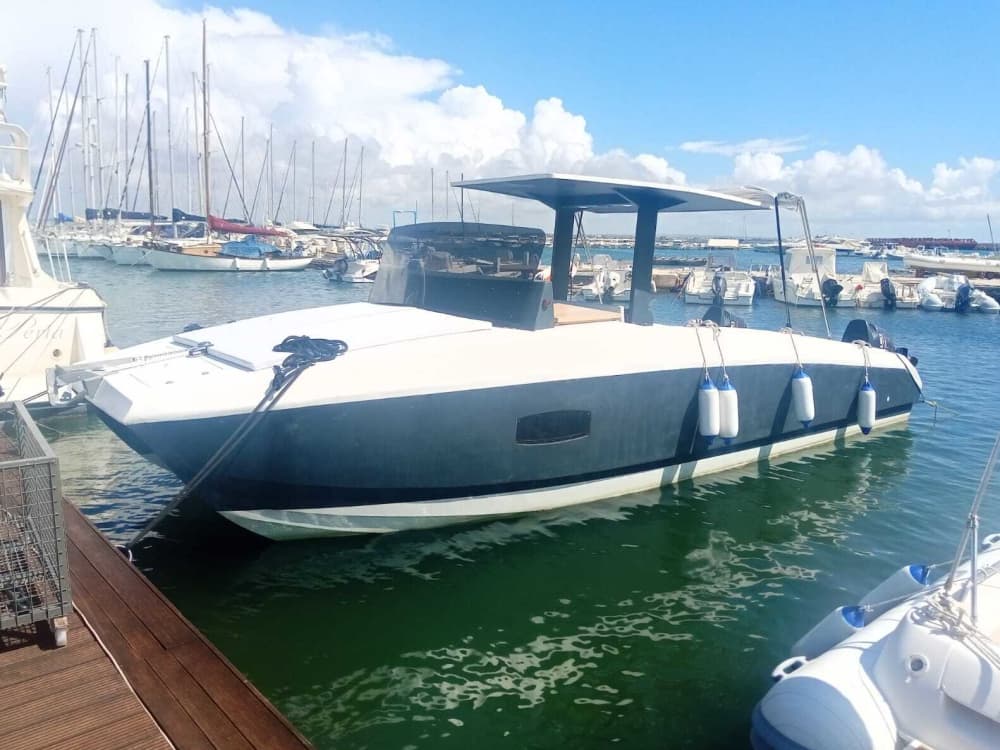 Ein Tag in Trapani auf einem Motorboot