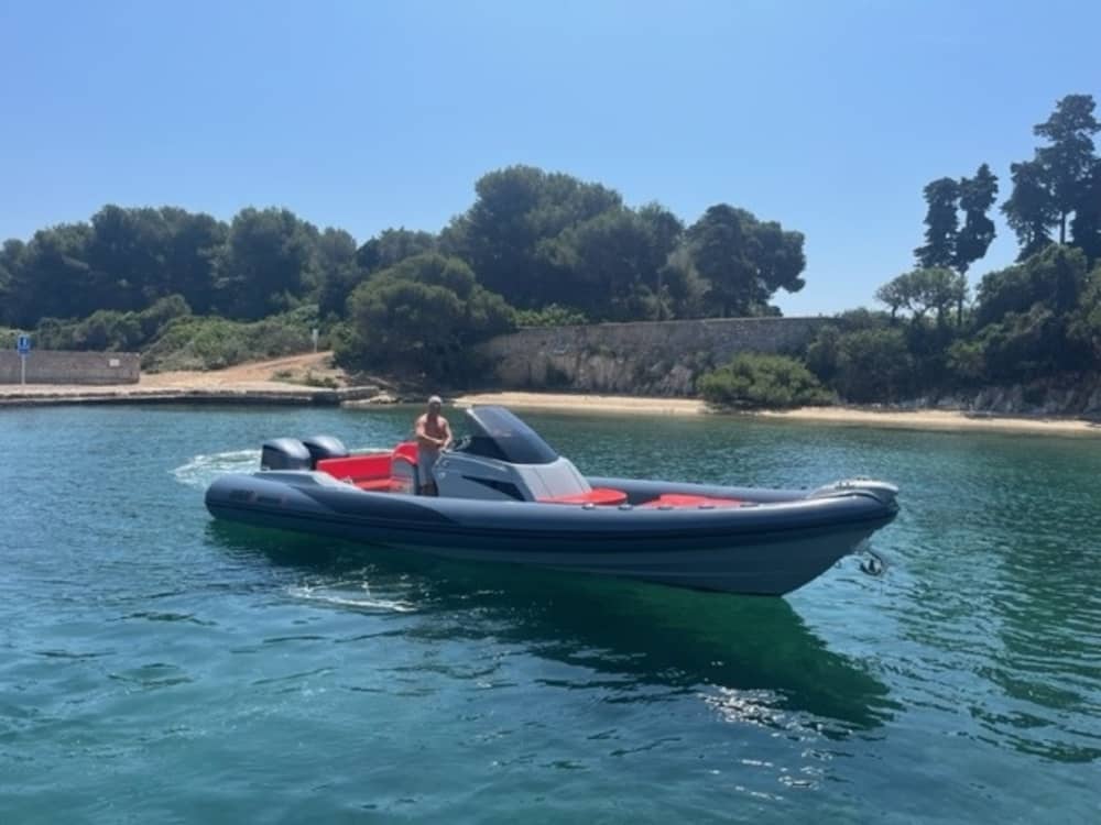 Enjoy 7h30 on a motorboat in Golfe Juan