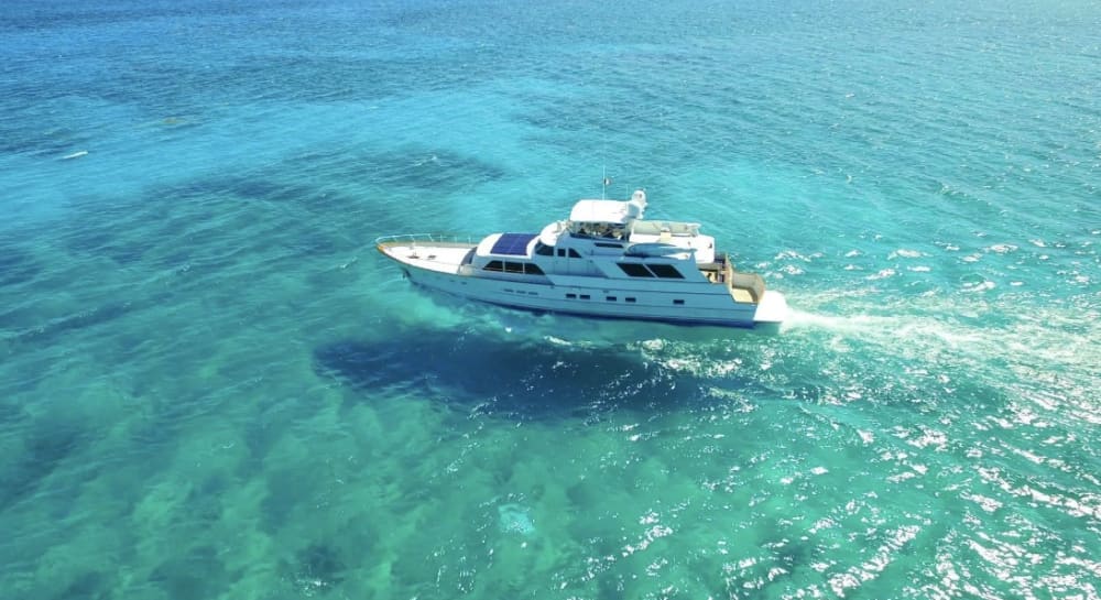 Dedica 9 horas a descubrir la magia oculta de Puerto Aventuras desde las olas.