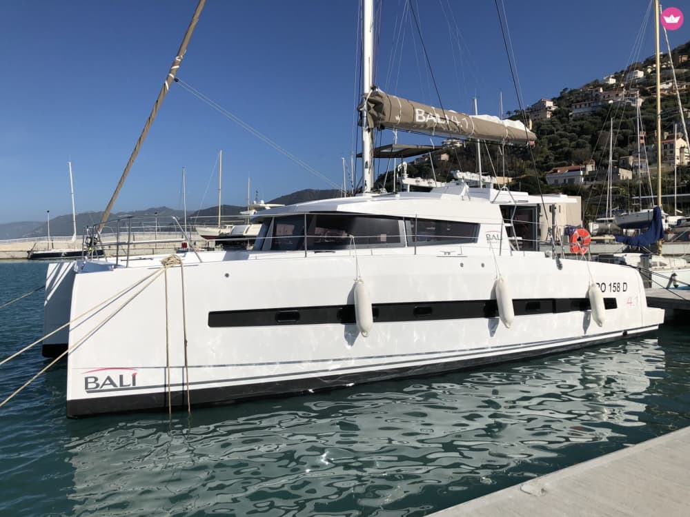 Catamaran Discovery: Full-Day Cruise to Arenella & Ognina