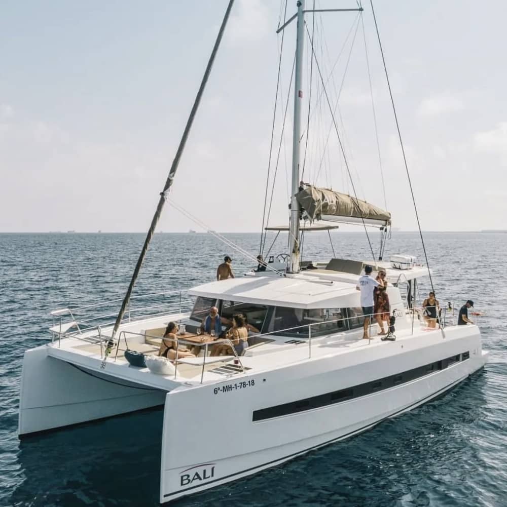 Découverte du catamaran : croisière d'une journée à Arenella et Ognina