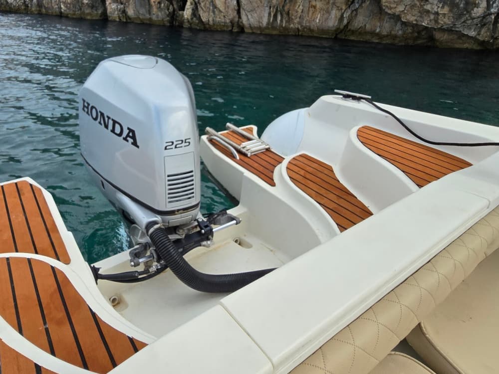 Utforska Novalja med båt: En heldag på vattnet ombord på en motorbåt