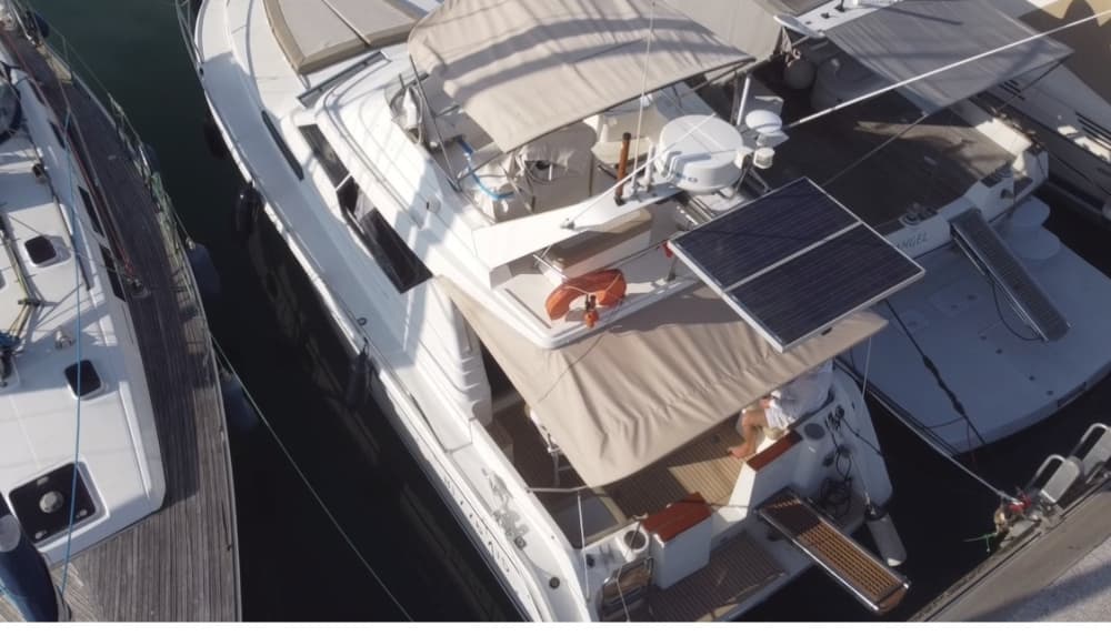 Descubre Cannes: Medio día de pura alegría en una lancha motora.