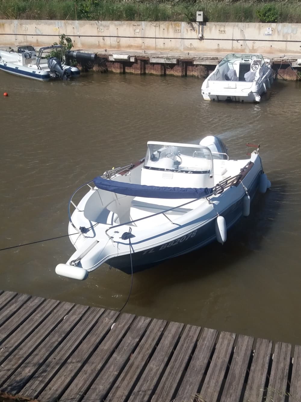 Ihr Tag in Hyères: Mieten Sie ein Motorboot für 8 Stunden Entdeckungstour