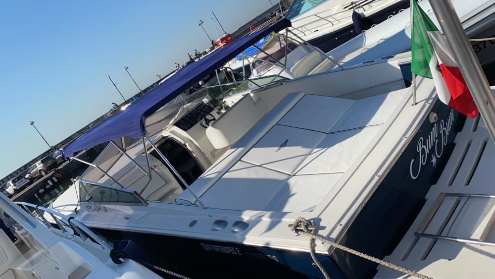 Geniet van 10 uur op een motorboot in Napels.