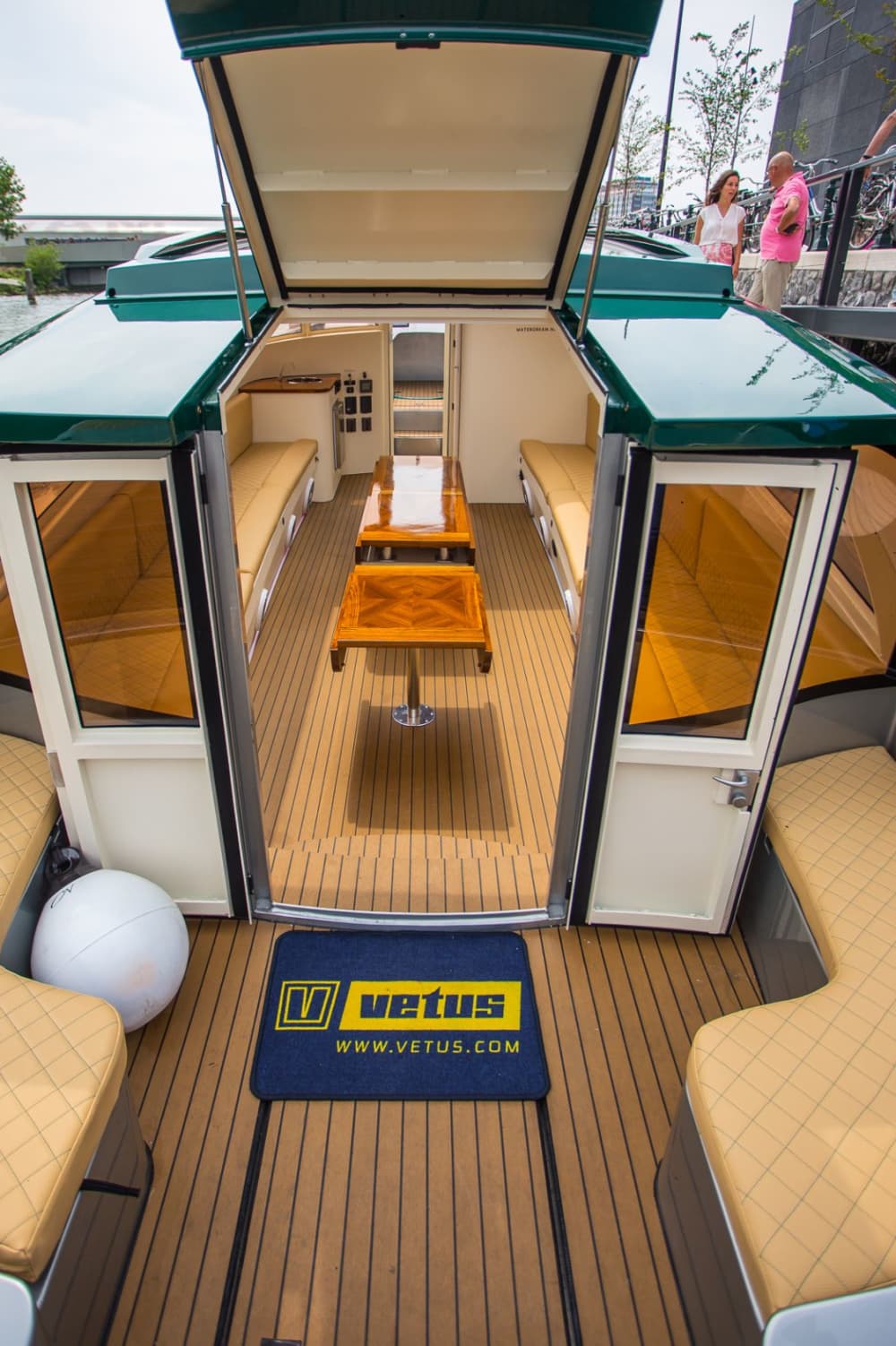 Paris by Boat – Private cruise through the heart of the monuments