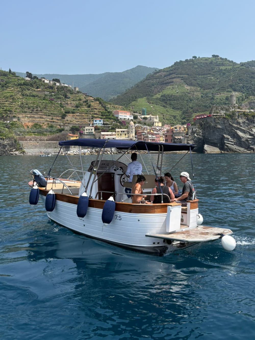 Ausflug in die Cinque Terre: Erkunden Sie farbenfrohe Dörfer und schwimmen Sie im kristallklaren Wasser von Lerici aus.