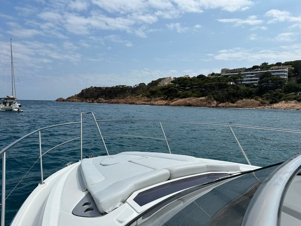 Goditi 8 ore a bordo di un motoscafo nella Platja d'Aro.