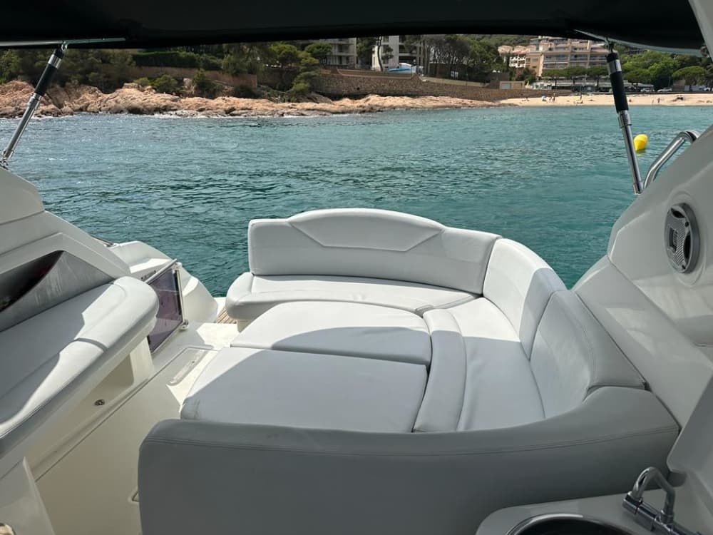 Goditi 8 ore a bordo di un motoscafo nella Platja d'Aro.