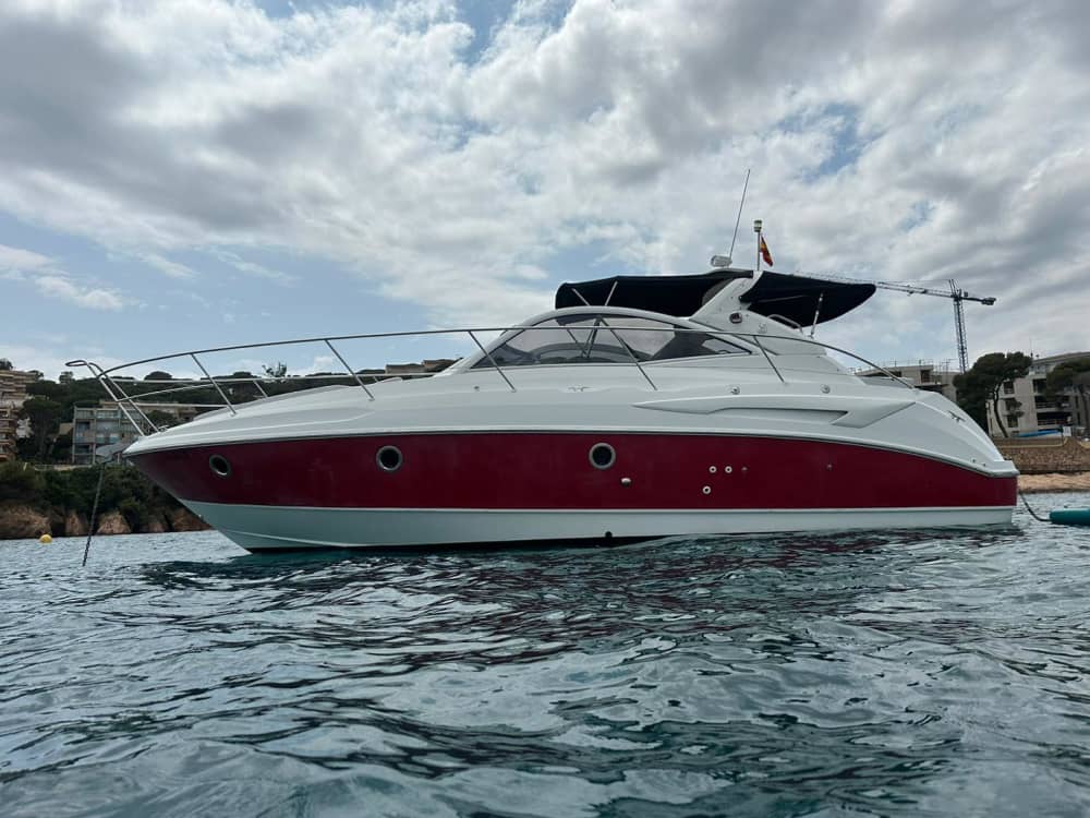 Goditi 8 ore a bordo di un motoscafo nella Platja d'Aro.