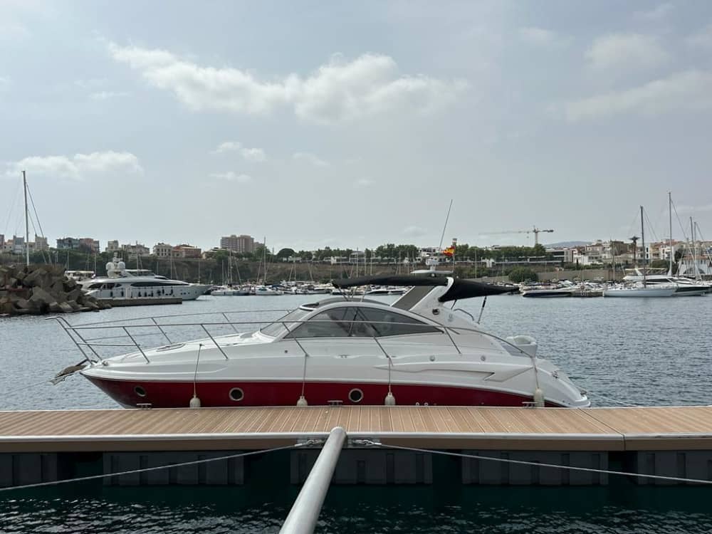 Goditi 8 ore a bordo di un motoscafo nella Platja d'Aro.