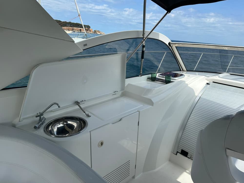 Goditi 8 ore a bordo di un motoscafo nella Platja d'Aro.