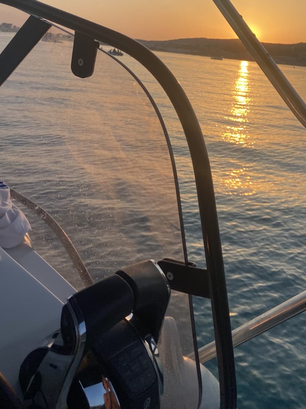 Votre journée à Bandol : Louez un bateau à moteur pour 9h de découverte