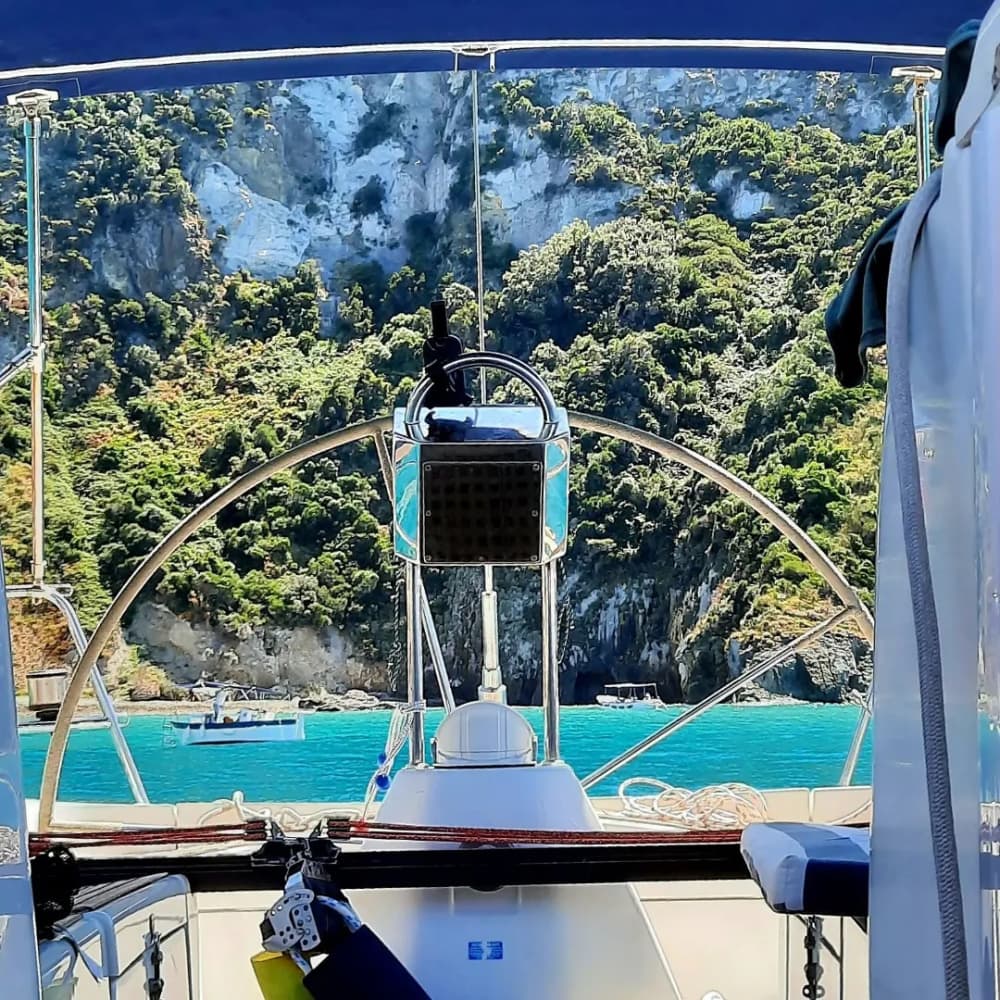 O ritmo de San Felice Circeo: Momentos inesquecíveis em um veleiro.