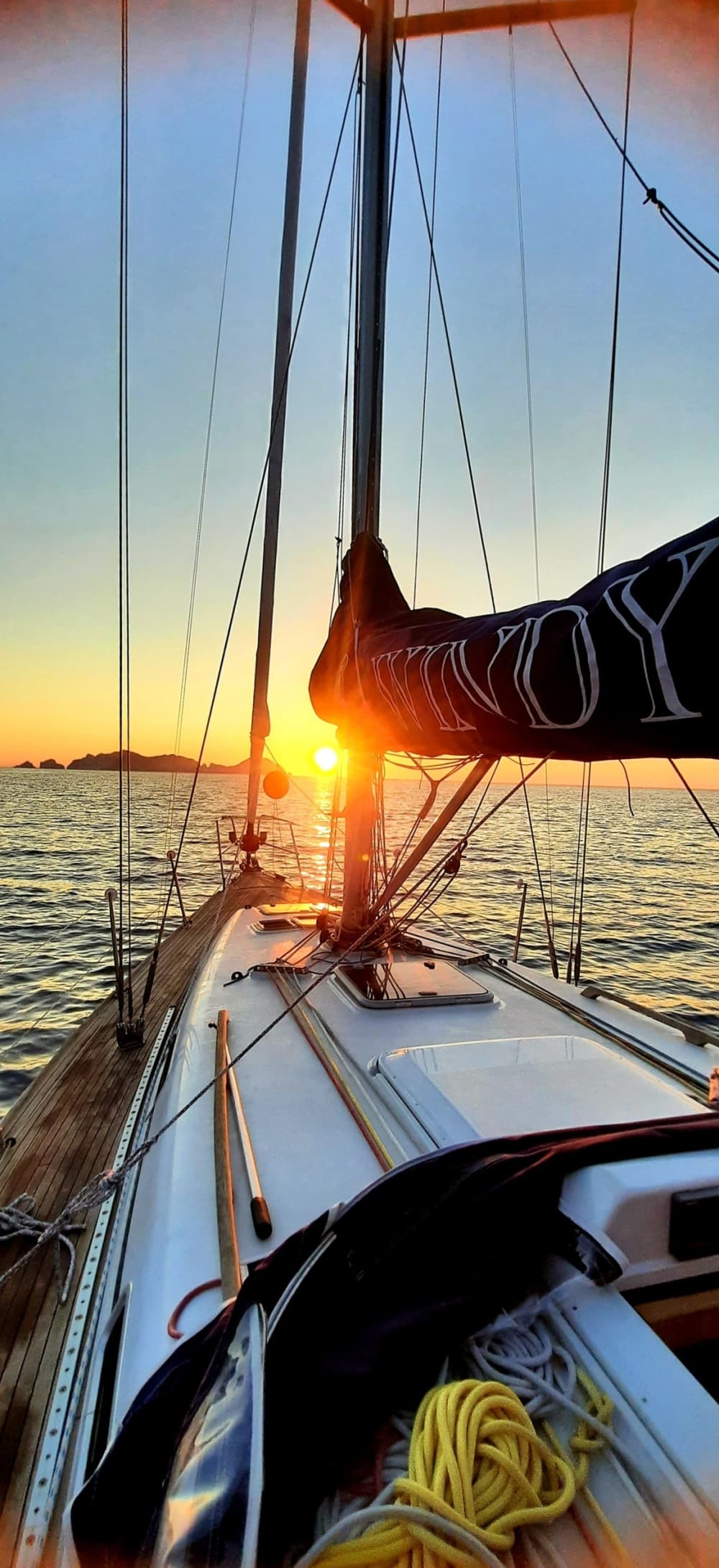 O ritmo de San Felice Circeo: Momentos inesquecíveis em um veleiro.