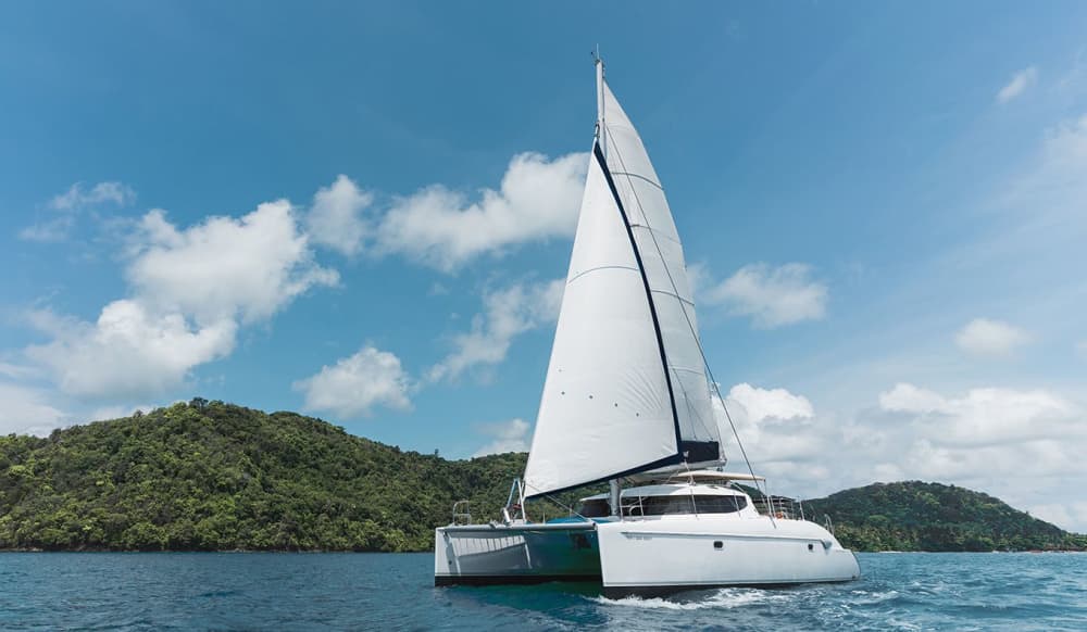 Avventura di un giorno intero sull'isola: tour privato di 8 ore in catamarano a Phuket