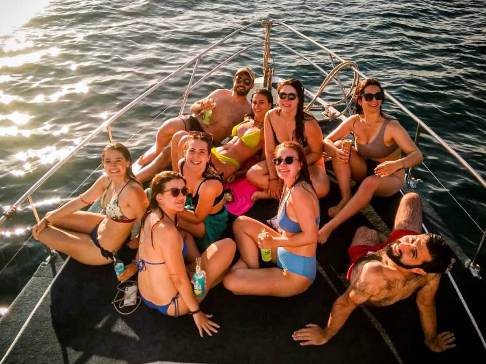 Private 3-stündige Delfin- und Weintour bei Sonnenuntergang