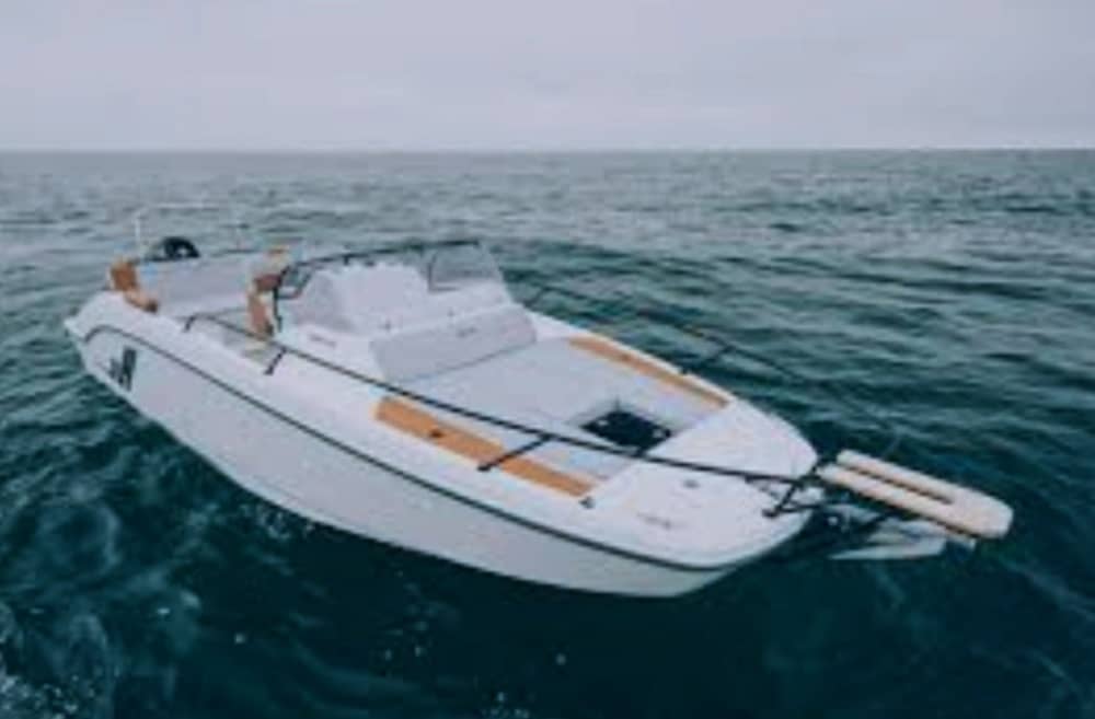 Scopri con noi le calette più belle dell'isola.