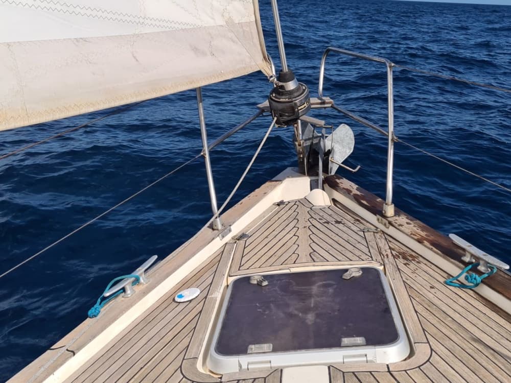 Half-day cruise in the Gulf of Cagliari: sail towards the horizon with Prosecco swimming stops.