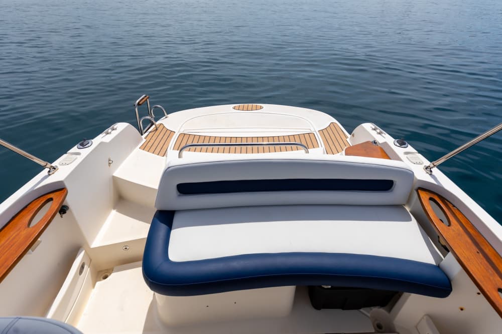 Koppla av på en motorbåt i Poreč i 3 timmar och 30 minuter