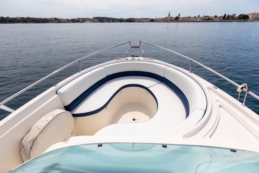 Koppla av på en motorbåt i Poreč i 3 timmar och 30 minuter