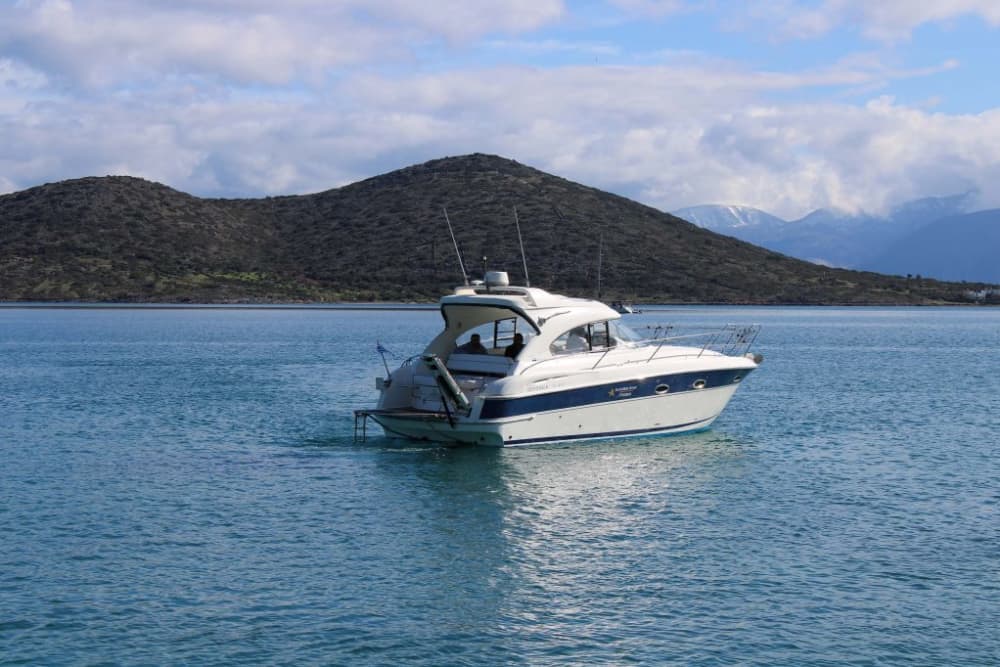 Crucero privado en yate a motor de 11 metros (37 pies) — Golfo de Elounda, Spinalonga y Bahía de Mirabello