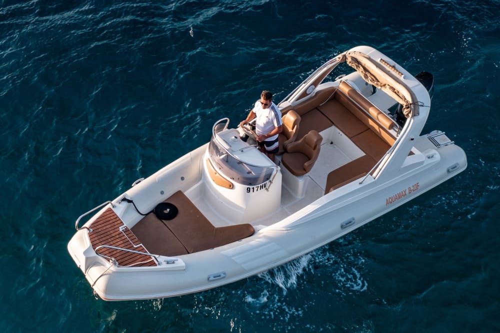 One day around Hvar: Enjoy 9h of discovery on a motorboat