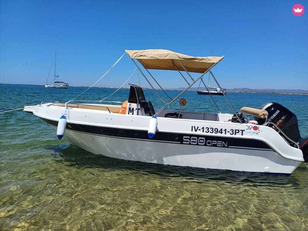 Discover Faro on a motorboat for 7h