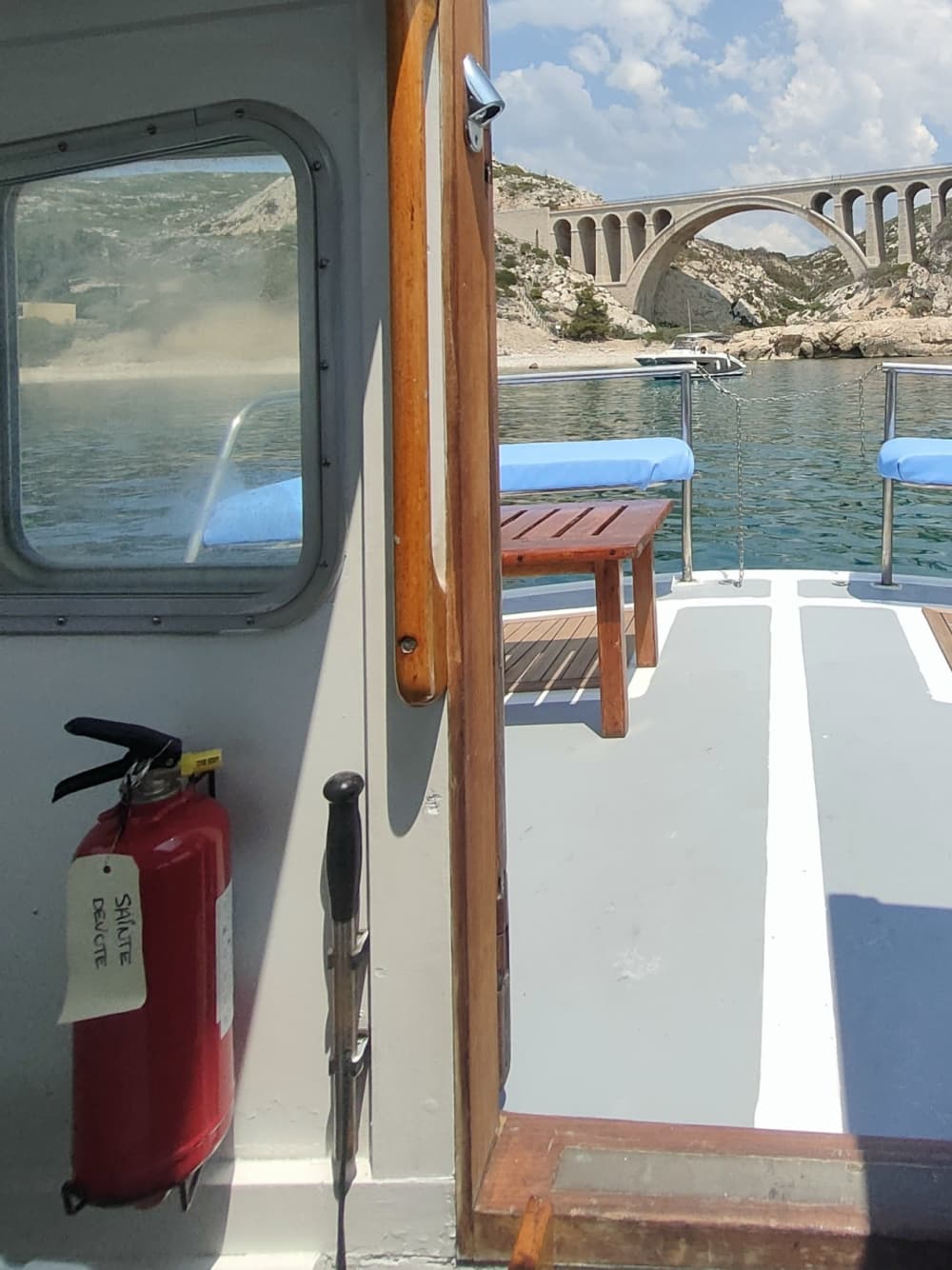 Explorez Marseille en bateau : une journée complète sur l'eau à bord d'un bateau à moteur